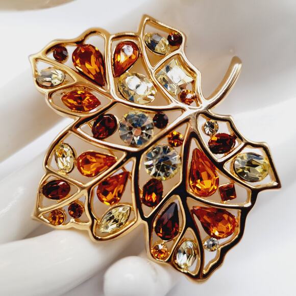 Vintage Nolan Miller Maple Leaf Brooch Gold Plate Rhinestone Glamour Collection - Picture 4 of 11